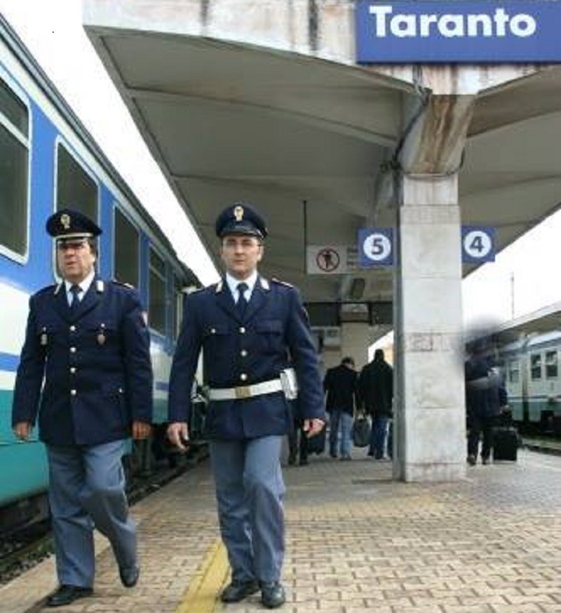 Rapinato il bar della Stazione di Taranto. Arrestati due giovani